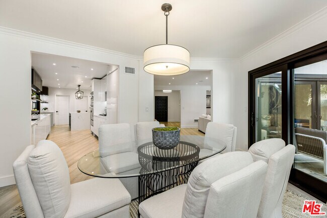 Building Photo - 1805 Coldwater Canyon Dr