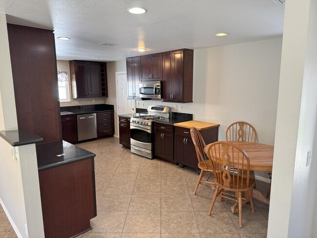 Building Photo - 14461 Chateau Ln