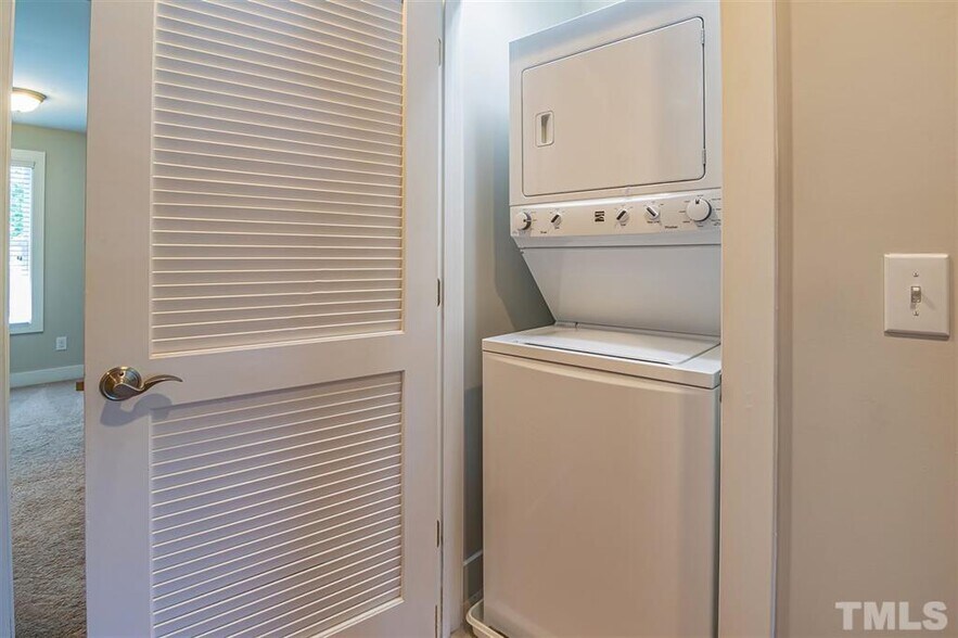 Building Photo - 2800 Bedford Green Dr