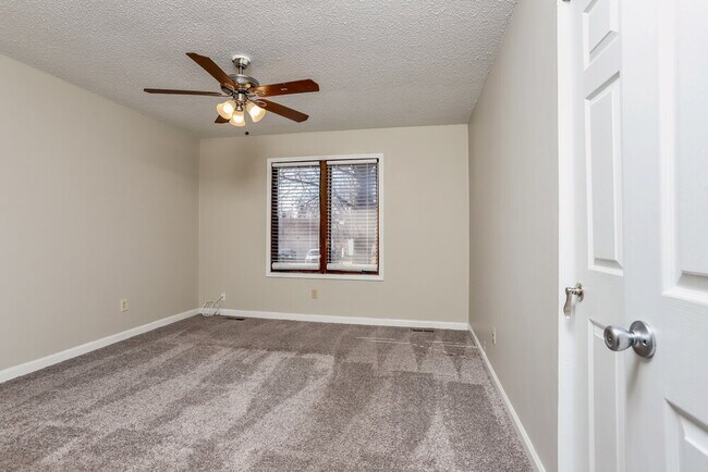 Building Photo - 1253 Advance Dr