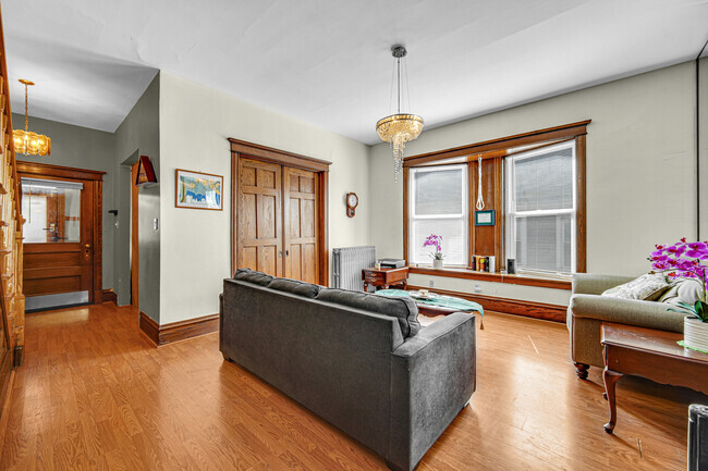 Building Photo - 448 W Englewood Ave