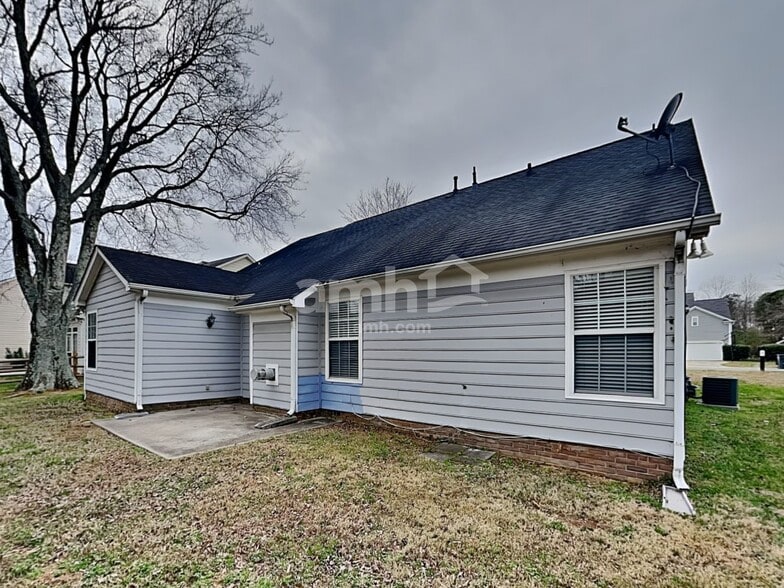 Building Photo - 2804 Robyns Glen Dr