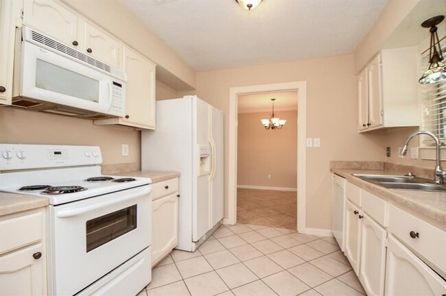 Building Photo - 14230 Cellini Dr