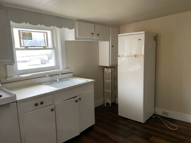Building Photo - 2nd Floor 1 Bedroom 1 Bathroom Apartment F...