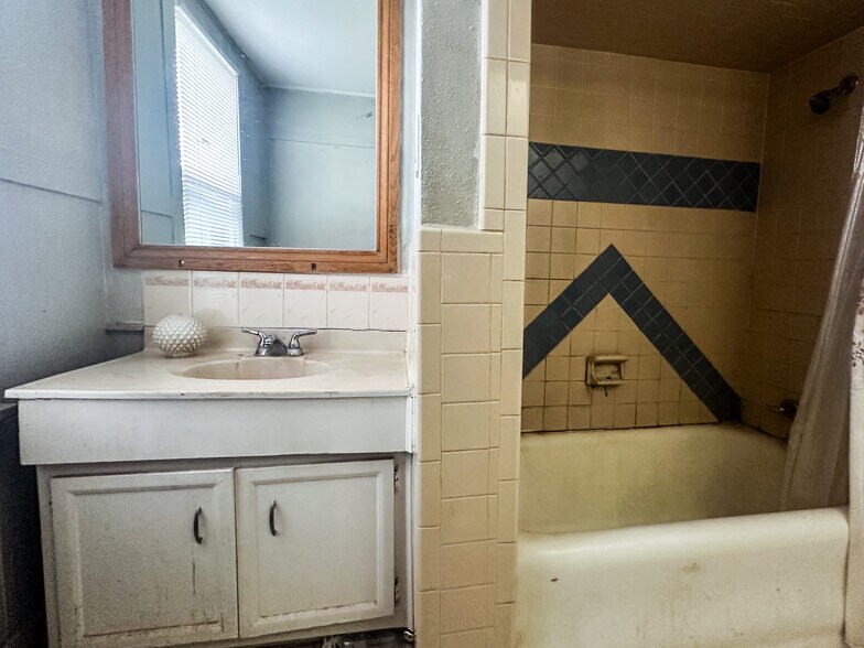 Building Photo - 1912 20th St