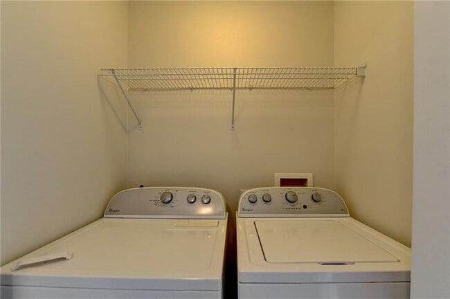 Building Photo - 4006 Edgecomb Dr
