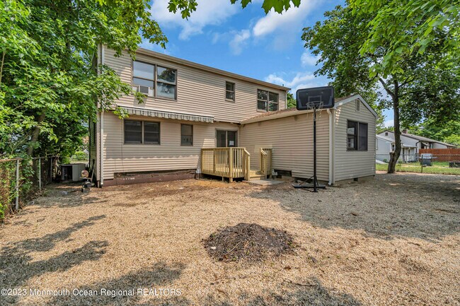 Building Photo - 406 Maple St