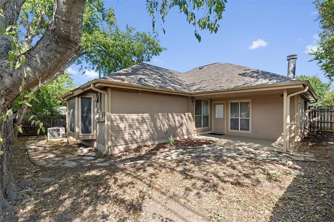 Building Photo - 2302 Windrift Way