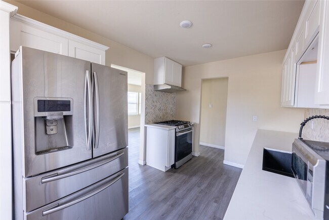 Building Photo - 4942 Bataan Rd