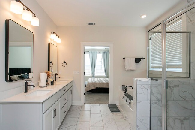 Building Photo - 170 Portico Pl