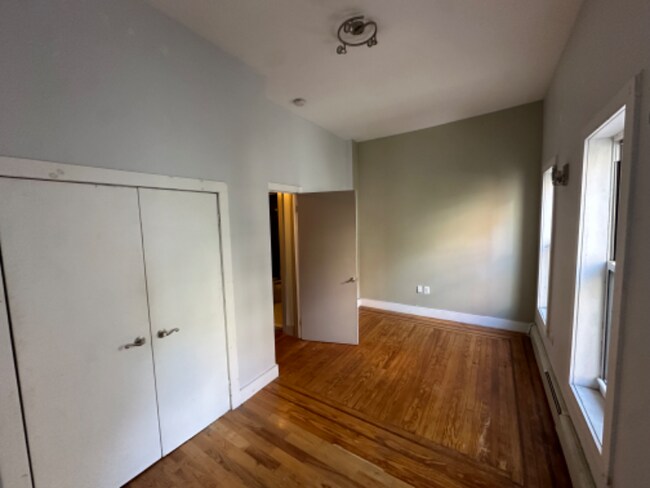 Building Photo - 232 Spencer St