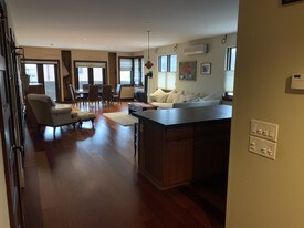 Building Photo - 191 S Winooski Ave