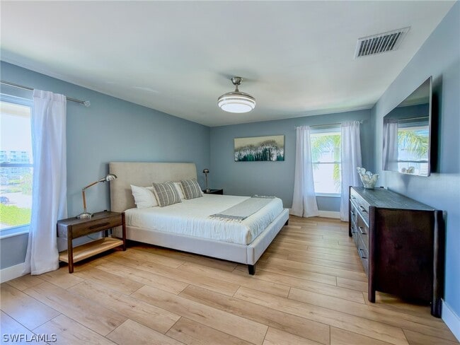 Building Photo - 1910 Gulf Shore Blvd N