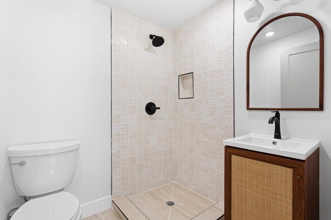 Building Photo - 118 E Huntingdon St