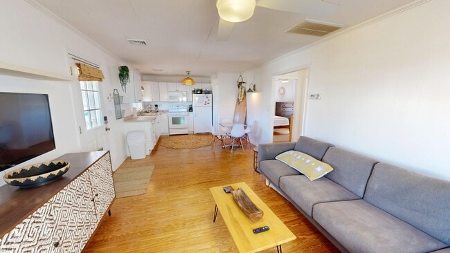 Building Photo - 2038 Norfolk St