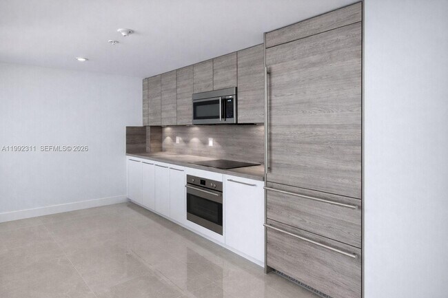 Building Photo - 400 Sunny Isles Blvd