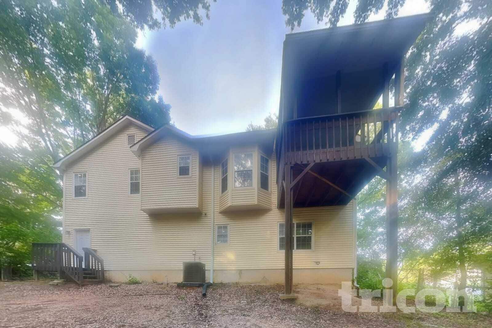 Building Photo - 2407 Windridge Dr NE