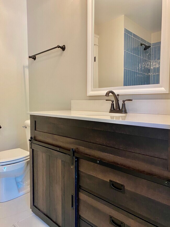 Building Photo - 1001 Thomas Ave