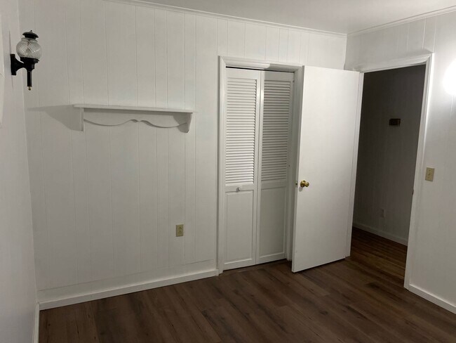 Building Photo - 3 bed 2 bath home