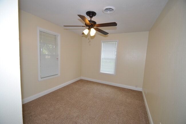 Building Photo - 704 W Moore St