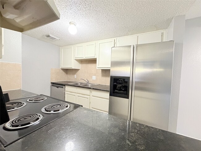 Building Photo - 9461 Pagewood Ln