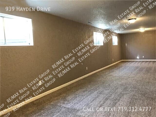 Building Photo - 939 Hayden Dr