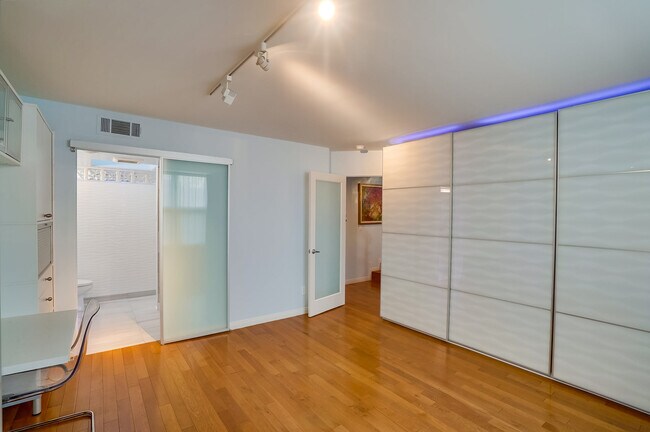 Building Photo - 1128 22nd St