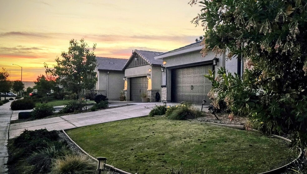 Building Photo - 10310 Spanish Moss Dr