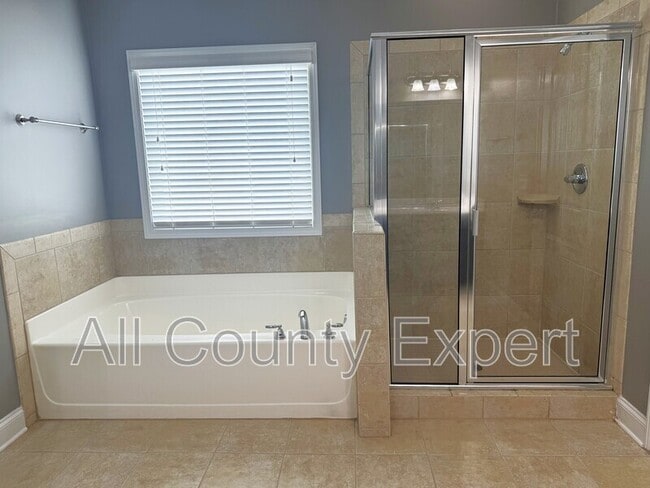Building Photo - 4215 Hopewell Manor Dr