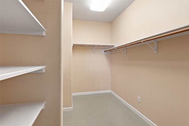 Building Photo - 8234 Hall View Dr
