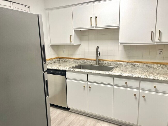 Building Photo - Stunning Waterfront Condo with Deep Water Access!