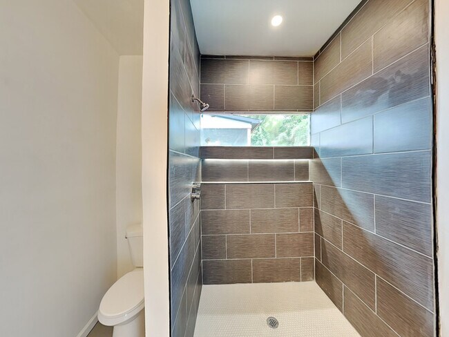 Building Photo - 304 Sciple Terrace NW