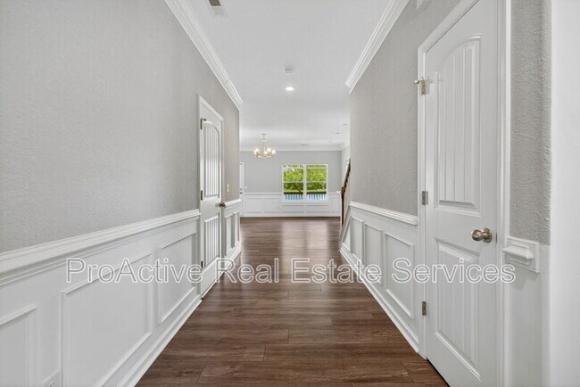Building Photo - 615 Roland Dr