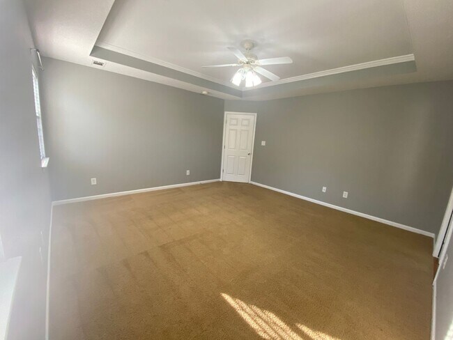 Building Photo - 221 Stirling Bridge Dr