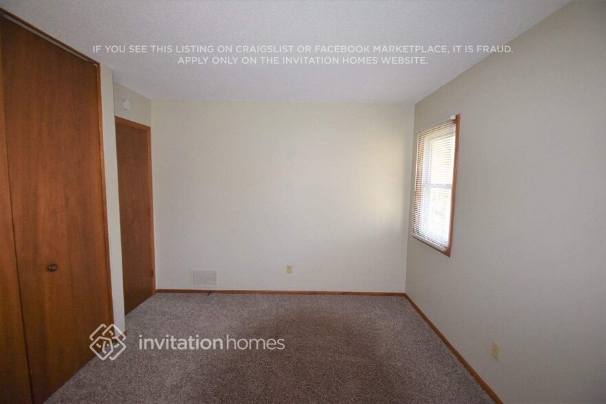 Building Photo - 10440 Thrush St NW