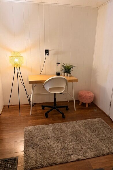 Building Photo - 1924 Macklind Ave