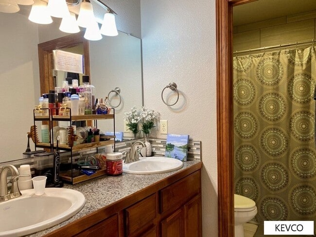 Building Photo - Expansive Newer Construction Townhome!