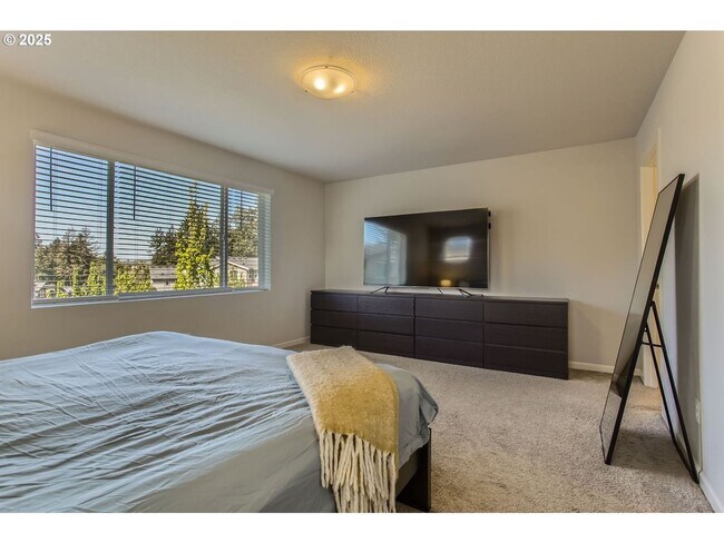 Building Photo - Modern Comfort in Happy Valley – 3BD/2.5BA...