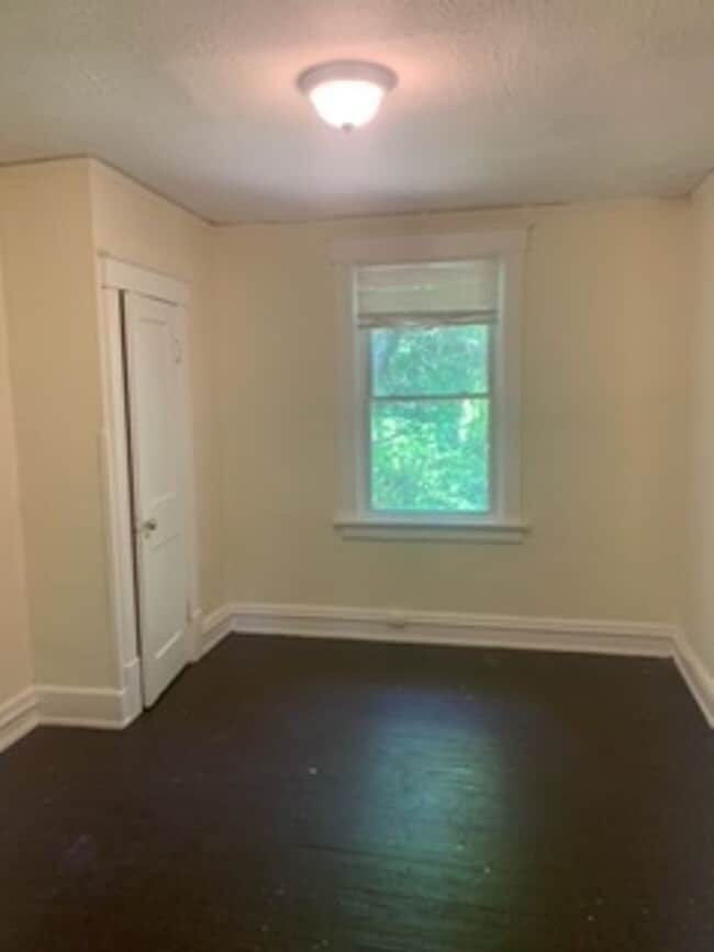 Building Photo - Treetop views in North Avondale