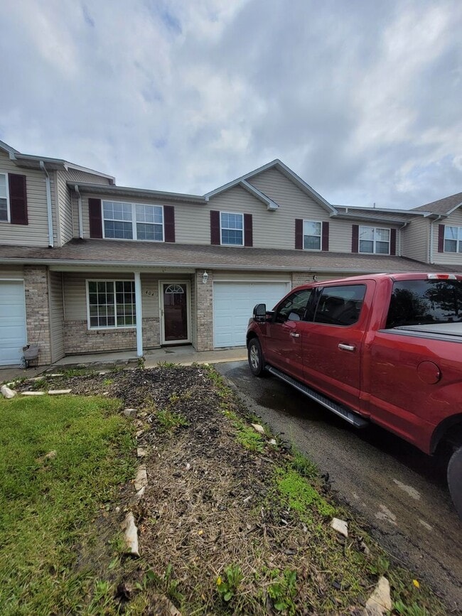 Building Photo - 404 Shade Tree Ln