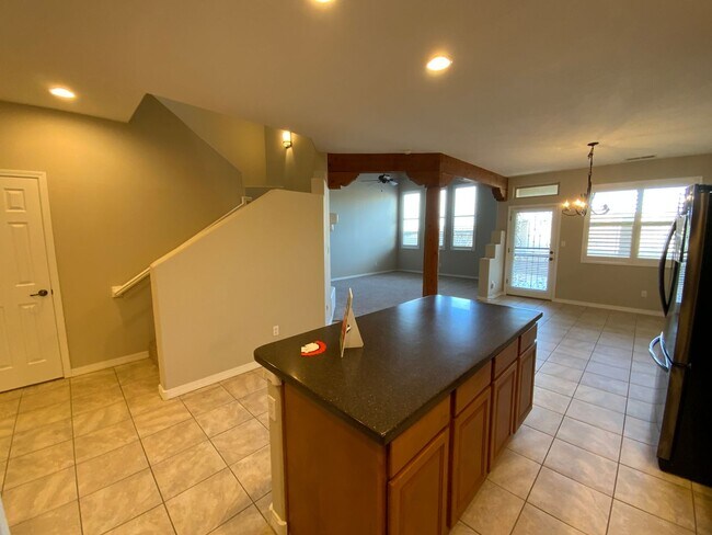 Building Photo - 3 Bedroom Townhome Available Near Wyoming Blvd NE & Paseo Del Norte Blvd NE!