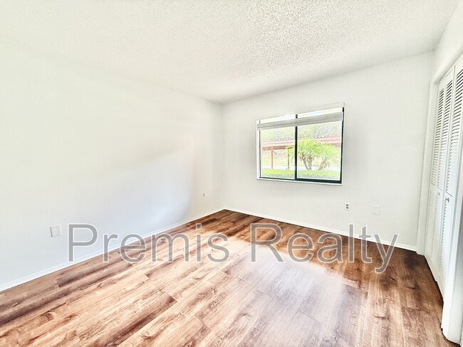 Building Photo - 141 Lakeside Dr