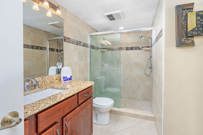 Building Photo - Stunning Oceanfront Furnished Condo in Des...