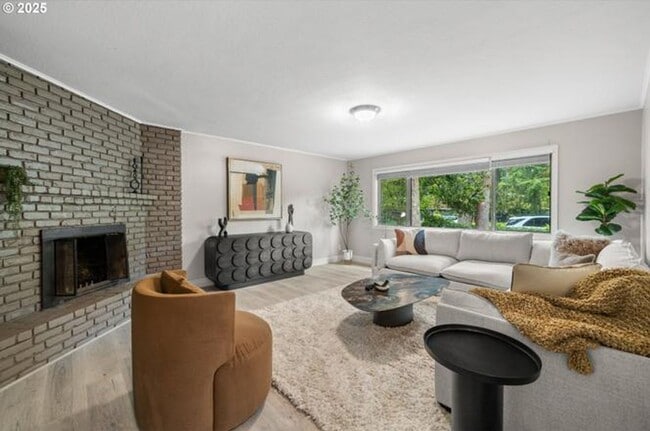 Building Photo - Updated renovations 3BD 2BA 1,050SQ FT in ...