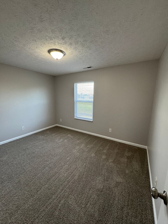 Building Photo - Franklin Twp - 4 BR h ome