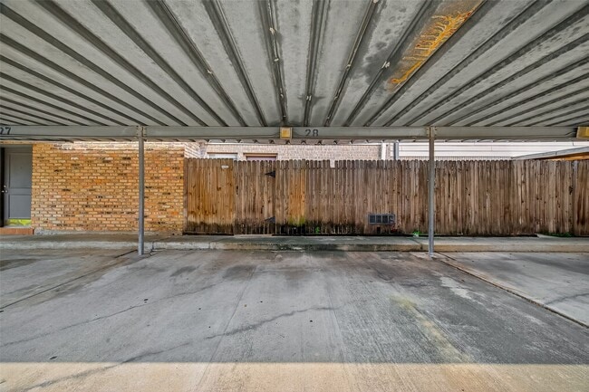 Building Photo - 6111 Beverly Hill St