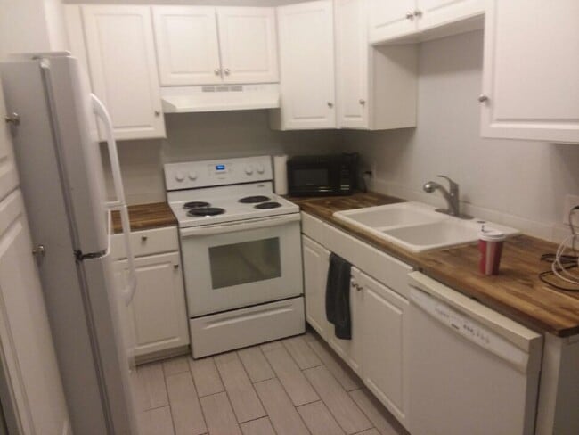 Building Photo - 246 White Bridge Rd