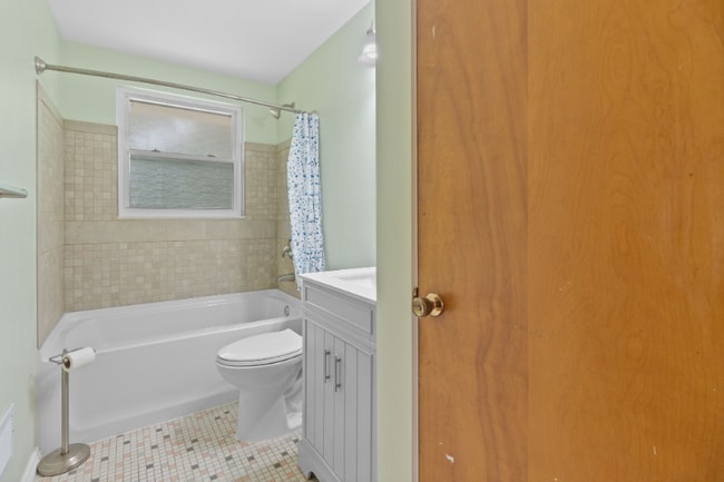 Building Photo - 3441 Nandale Dr