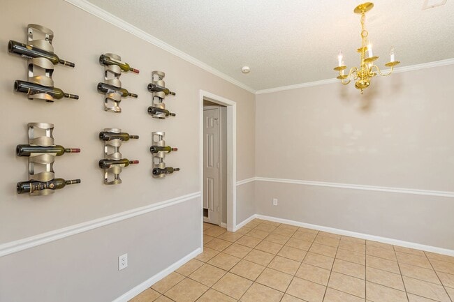 Building Photo - Immaculate updated 2 story 3 bedroom 2.5 bathroom house in the Briarwood area Greensboro