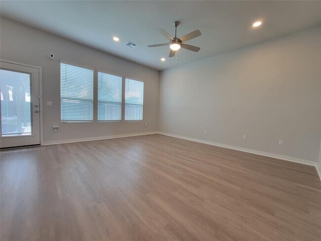 Building Photo - 1301 Showbox St